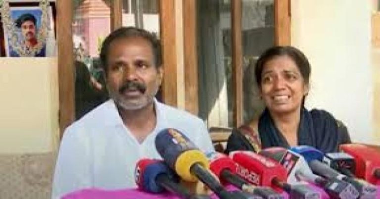 ഒടുവിൽ നീതി ലഭിച്ചു’; പൊട്ടിക്കരഞ്ഞു കൊണ്ട് പ്രതികരിച്ചു ഷാരോണിന്റെ അമ്മ