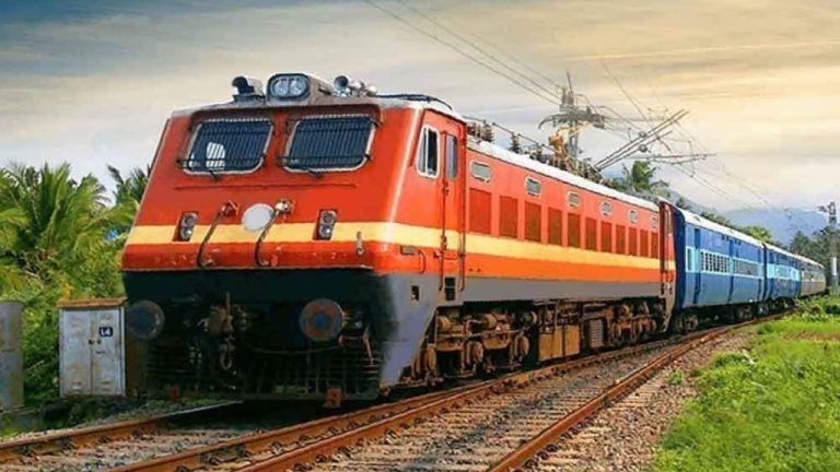 ടിക്കറ്റ് എടുക്കാത്തതിനെച്ചൊല്ലി തര്‍ക്കം; ഐലന്‍ഡ് എക്‌സ്പ്രസില്‍ കത്തിക്കുത്ത്