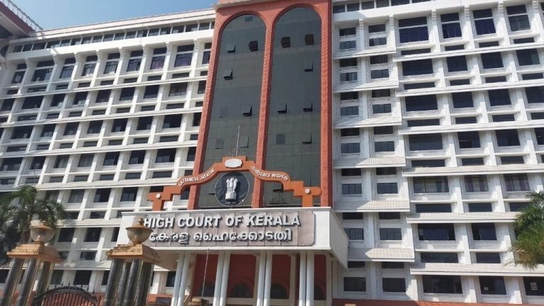 മുനമ്പത്തേത് വഖഫ് ഭൂമിയെന്ന് കണ്ടെത്തിയതല്ലേ? ജുഡീഷ്യല്‍ കമ്മിഷന് എന്തു കാര്യം?; വിമര്‍ശിച്ച് ഹൈക്കോടതി
