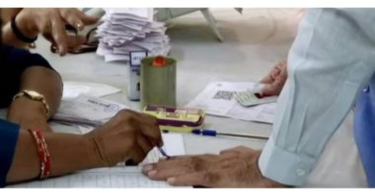 ഡല്‍ഹി ആര് നേടും? ഡല്‍ഹിയില്‍ വോട്ടെടുപ്പ് ആരംഭിച്ചു; കര്‍ശന സുരക്ഷയില്‍ രാജ്യതലസ്ഥാനം