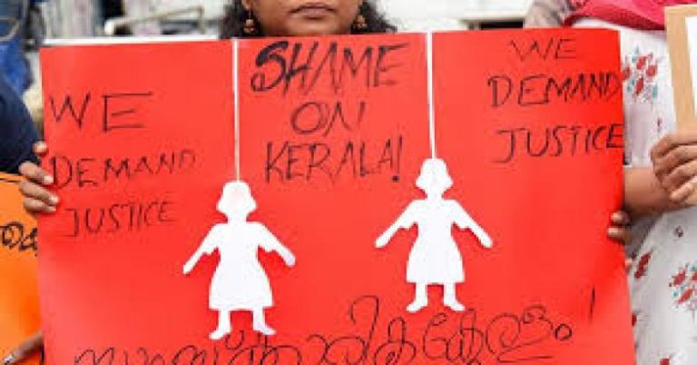 പീഡനത്തിന് ഒത്താശ ചെയ്തു, അമ്മ പ്രതിയുമായി ലൈംഗിക വേഴ്‌ച നടത്തി; വാളയാര്‍ പെണ്‍കുട്ടികളുടെ മാതാപിതാക്കള്‍ക്കെതിരെ കുറ്റപത്രം