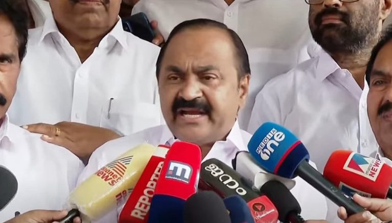 ‘എന്തു വിവരങ്ങളാണ് അദ്ദേഹത്തിന്റെ കയ്യിലെന്ന് അറിയില്ല’; തരൂരിന്റെ ലേഖനം തള്ളി വിഡി സതീശന്‍