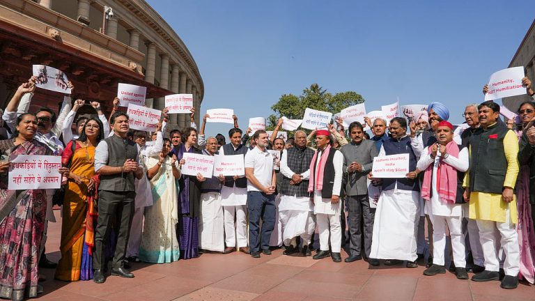 കൈവിലങ്ങ് അണിഞ്ഞ് പ്രതിപക്ഷ എംപിമാര്‍, ഇന്ത്യക്കാരുടെ നാടുകടത്തലില്‍ പ്രതിഷേധം; വിദേശകാര്യമന്ത്രി പാര്‍ലമെന്റില്‍ പ്രസ്താവന നടത്തും