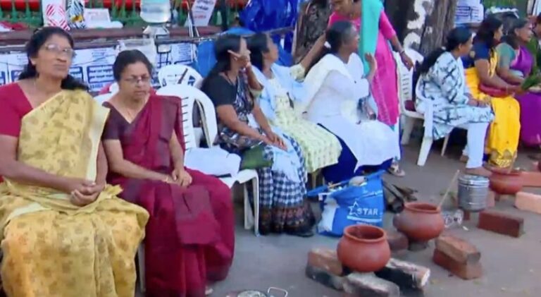 ‘ആശ’യറ്റവരുടെ പ്രതിഷേധ പൊങ്കാല; ഇത് മന്ത്രിമാരുടെ മനസലിയാനുള്ള പ്രാര്‍ത്ഥനയെന്ന് ആശമാര്‍