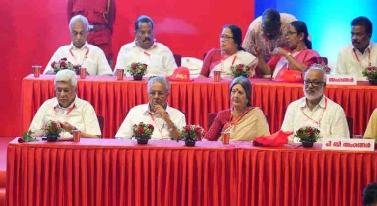 പിണറായി വിജയനെ പ്രശംസിച്ച് സിപിഐഎം പ്രവര്‍ത്തന റിപ്പോര്‍ട്ട്; ഭരണത്തിരക്കുകള്‍ക്കിടയിലും സംഘടനാ കാര്യങ്ങളില്‍ പാര്‍ട്ടിയെ സഹായിക്കുന്നുവെന്ന് പ്രശംസ