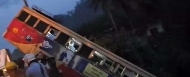 അടിമാലിയിൽ കെ.എസ്.ആർ.ടി.സി ബസ് താഴ്ചയിലേക്ക് മറിഞ്ഞു