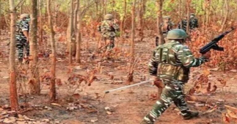 സുരക്ഷാസേനയും മാവോയിസ്റ്റുകളും തമ്മിൽ ഏറ്റുമുട്ടൽ; 8 മരണം
