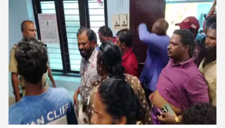 ഡ്രഡ്‌ജിങ് നടക്കുന്നില്ലെന്ന് ആരോപിച്ച് പ്രതിഷേധം; മുതലപ്പൊഴിയിൽ നാട്ടുകാരും പോലീസും തമ്മിൽ ഏറ്റുമുട്ടൽ