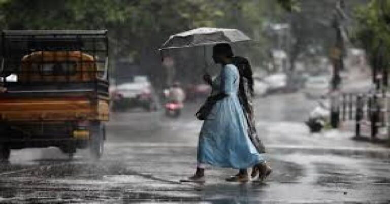 മഴ തുടരും, അതീവ ജാഗ്രത വേണം; 3 ജില്ലകളിൽ റെഡ് അലേ‍ർട്ട്