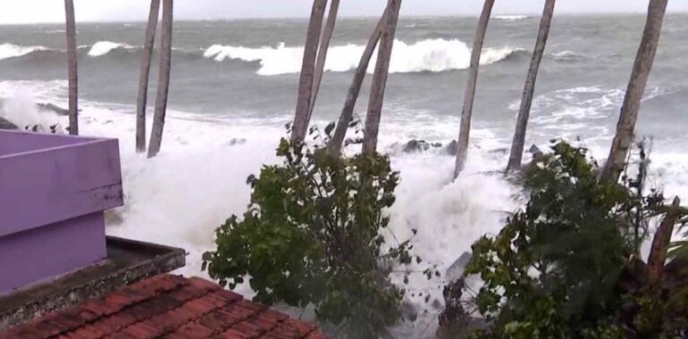മഴ അതിതീവ്രം: സംസ്ഥാനത്ത് 60 ക്യാമ്പുകൾ തുറന്നു