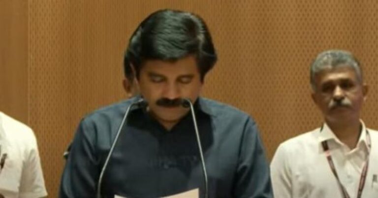 നിലമ്പൂർ എംഎൽഎയായി ആര്യാടൻ ഷൗക്കത്ത് സത്യപ്രതിജ്ഞ ചെയ്തു