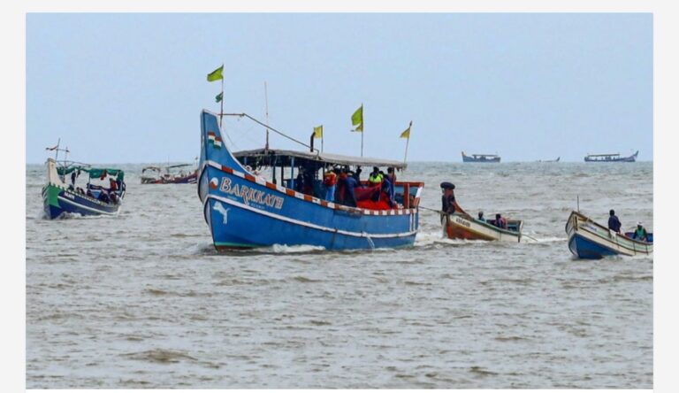 ട്രോളിങ് നിരോധനം ഇന്ന് അർധരാത്രി മുതൽ; ‘ലൈറ്റ് ഫിഷിങ്’ അടക്കമുള്ളവയ്ക്കെതിരേ കർശന നടപടി