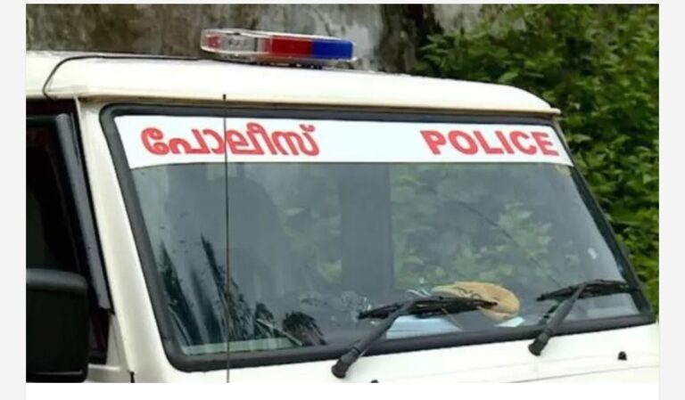 തൃശൂരിൽ ട്രാഫിക് ഡ്യൂട്ടിയിലുണ്ടായിരുന്ന പോലീസുകാരനെ അസഭ്യം വിളിക്കുകയും ആക്രമിക്കുകയും ചെയ്തു; യുവാവ് കസ്റ്റഡിയിൽ