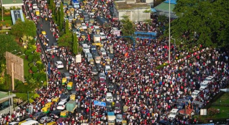 ചിന്നസ്വാമി സ്റ്റേഡിയത്തിലെ അപകടം ; ആര്‍സിബി മാര്‍ക്കറ്റിങ് മേധാവിയടക്കം 4 പേര്‍ അറസ്റ്റില്‍