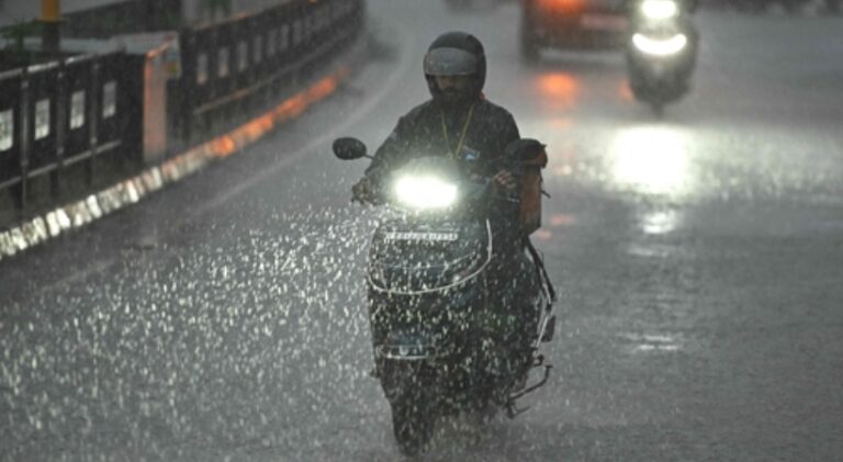 സംസ്ഥാനത്ത് ഇന്നും അതിശക്തമായ മഴയ്ക്ക് സാധ്യത; എറണാകുളം, ഇടുക്കി, തൃശൂര്‍, മലപ്പുറം വയനാട്, ജില്ലകളില്‍ ഓറഞ്ച് അലര്‍ട്ട്
