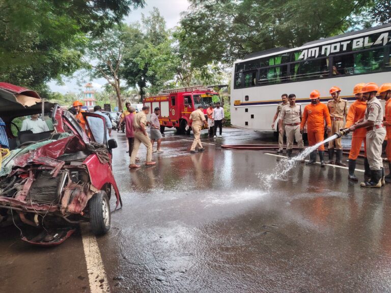 കീഴില്ലത്ത് ദമ്പതികൾ സഞ്ചരിച്ചിരുന്ന കാർ ബസിലേക്ക് ഇടിച്ചുകയറി; നെടുമ്പാശേരി സ്വദേശിക്ക് ദാരുണാന്ത്യം