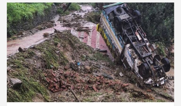ഉത്തരേന്ത്യയിൽ ശക്തമായ മഴ; മാണ്ഡിയിൽ മിന്നൽ പ്രളയത്തിൽ മരിച്ചവരുടെ എണ്ണം 11 ആയി, തിരച്ചിൽ തുടരുന്നു