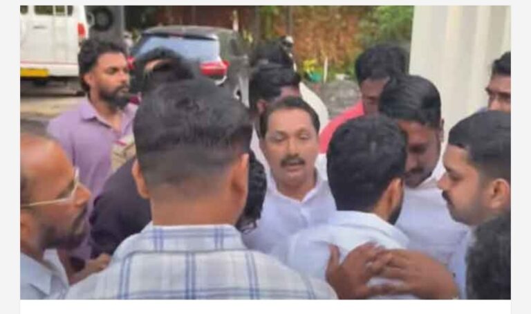 മന്ത്രി വീണ ജോര്‍ജിനെതിരെ പ്രതിഷേധം; യൂത്ത് കോണ്‍ഗ്രസ് പത്തനംതിട്ട ജില്ലാ സെക്രട്ടറി അറസ്റ്റില്‍, പൊതുമുതല്‍ നശിപ്പിക്കല്‍ വകുപ്പ് ചുമത്തി