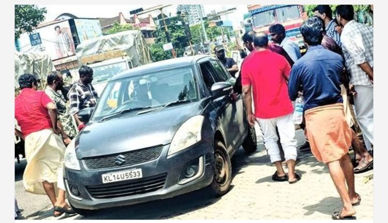 മകനുമായി ആശുപത്രിയിൽ പോയ സിപിഎം ബ്രാഞ്ച് സെക്രട്ടറിക്കും രക്ഷയില്ല; അനീഷിനെയും കുടുംബത്തിനെയും പെരുവഴിയിൽ തടഞ്ഞിട്ടത് മുക്കാൽ മണിക്കൂറോളം