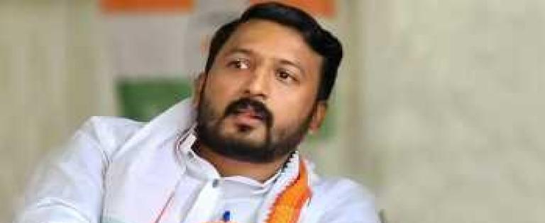 സഭയിലെ സീറ്റ് മാറും, പ്രസംഗിക്കാനും അവസരമില്ല; രാഹുൽ ഇനി ‘സ്വതന്ത്രൻ’