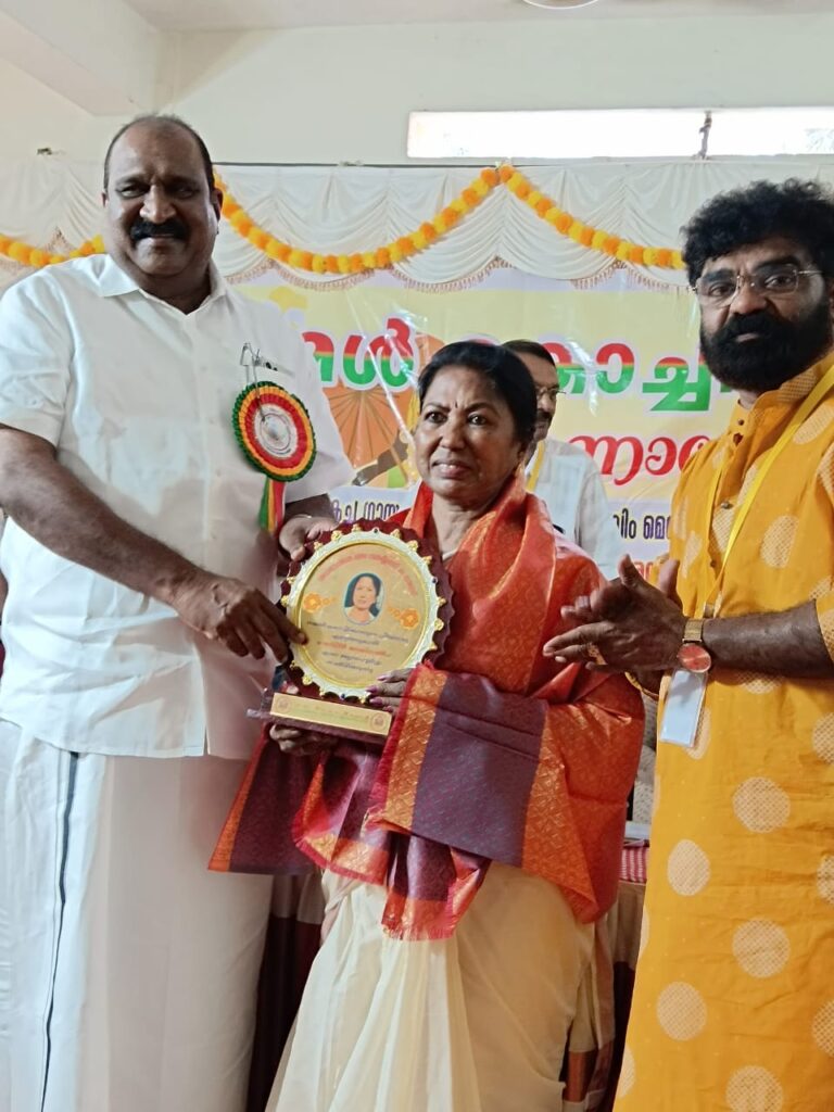 എഴുത്തിലും സൗന്ദര്യകലകളിലും തിളങ്ങി – 400ലധികം പുരസ്കാരങ്ങളോടെ മുന്നേറുന്ന കുമ്പളങ്ങിയിലെ മാഗ്ളിൻ ജാക്സൺ