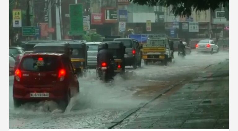 ഡൽഹിയിൽ കനത്ത മഴയും വെള്ളക്കെട്ടും; ഓറഞ്ച് അലർട്ട് പ്രഖ്യാപിച്ചു, വ്യോമഗതാഗതം തടസപ്പെട്ടതിനെ തുടർന്ന് അമിത് ഷായുടെ വിമാനം വഴി തിരിച്ചു വിട്ടു
