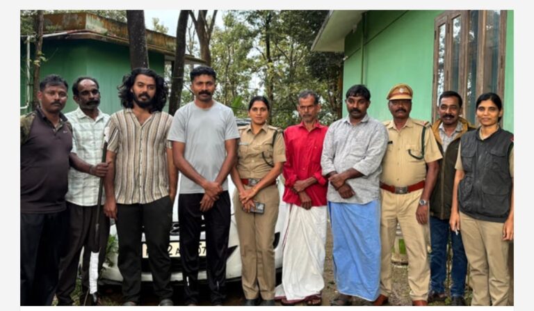 രണ്ടുമാസത്തിനിടെ മൂടക്കൊല്ലി വനമേഖലയില്‍ നിന്നും പിടികൂടിയ രണ്ടാമത്തെ വേട്ടസംഘം; പരിശോധനയിൽ കണ്ടെത്തിയത് കേഴ മാനിന്റെ ജഡവും നാടൻ തോക്കും, നാൽവർ സംഘം അറസ്റ്റിൽ