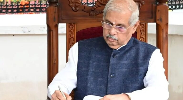 വി സി നിയമന കേസുകളിലെ ചെലവ് വഹിക്കണം; സർവകലാശാലകൾക്ക് കത്തയച്ച് ഗവർണർ