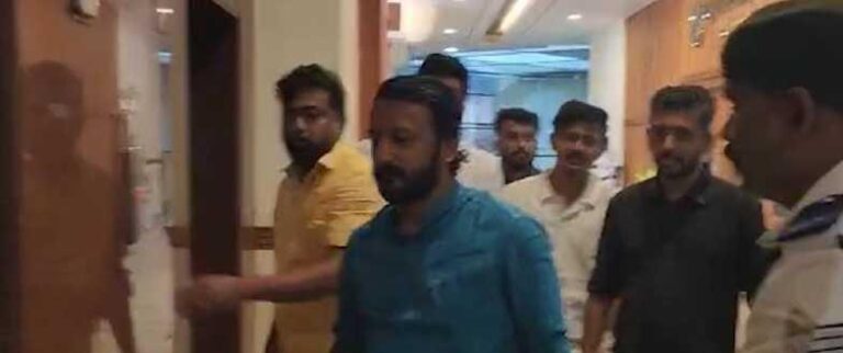 രാഹുലിന് നൽകിയത്&nbsp; പി.വി.അൻവറിനു നൽകിയ സീറ്റ്
