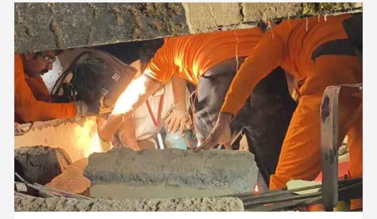 അടിമാലിയിലെ മണ്ണിടിച്ചിൽ: മണിക്കൂറുകൾ നീണ്ട പരിശ്രമത്തിനൊടുവിൽ ബിജുവിനെ പുറത്തെടുത്തെങ്കിലും ജീവൻ രക്ഷിക്കാനായില്ല