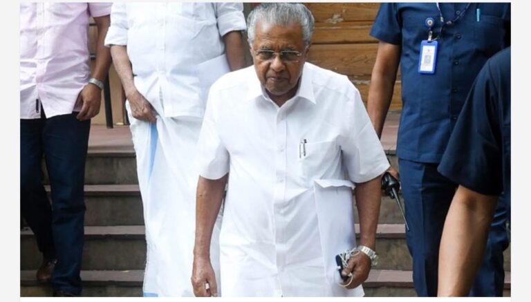മില്ലുടമകൾ യോഗത്തിനെത്തിയില്ല; എറണാകുളത്ത് ഭക്ഷ്യവകുപ്പ് വിളിച്ച യോഗത്തിൽ നിന്ന് മുഖ്യമന്ത്രി പിണറായി വിജയൻ ഇറങ്ങിപ്പോയി
