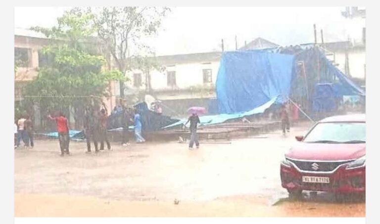 കൊല്ലത്ത് സ്കൂൾ കലോത്സവ വേദി തകർന്നുവീണു; അധ്യാപകർക്കും വിദ്യാർത്ഥികൾക്കും പരിക്ക്