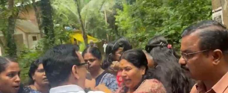 കൂത്തുപറമ്പ് എംഎല്‍എ കെ പി മോഹനനെ കയ്യേറ്റം ചെയ്ത് നാട്ടുകാര്‍