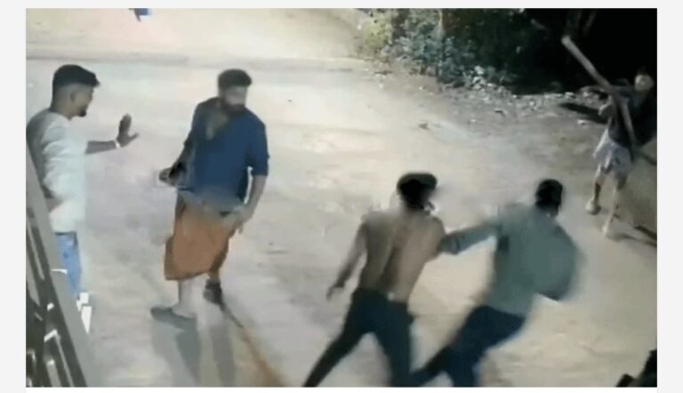 വിദ്യാർഥികൾക്ക് മയക്കുമരുന്ന് വിതരണം ചെയ്യുന്ന സംഘവുമായി ഏറ്റുമുട്ടി നാട്ടുകാർ; മയക്കുമുരുന്ന് സംഘത്തെ അടിച്ചോടിക്കുന്ന ദൃശ്യങ്ങൾ പുറത്ത്