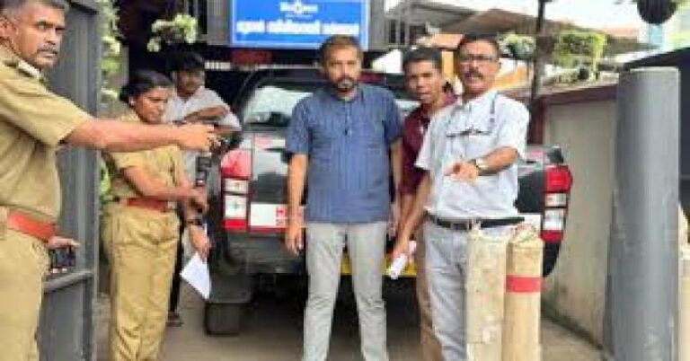 ഹരിത ചട്ടലംഘനം: കോഴിക്കോട് ജില്ലയിൽ 450 കിലോ ഫ്ലക്സ് പിടിച്ചെടുത്തു