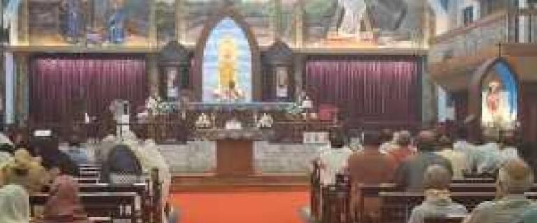 അങ്കമാലി അതിരൂപത കുര്‍ബാന തര്‍ക്കം അവസാനിക്കുന്നു; 1100 ദിവസങ്ങള്‍ ശേഷം കുര്‍ബാന ആരംഭിച്ചു