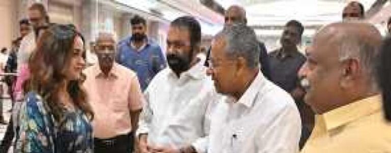 സര്‍ക്കാരിന്റെ ക്രിസ്മസ് വിരുന്നില്‍ അതിഥിയായി നടി ഭാവന; ചിത്രങ്ങൾ പങ്കുവച്ചു വി. ശിവന്‍കുട്ടി
