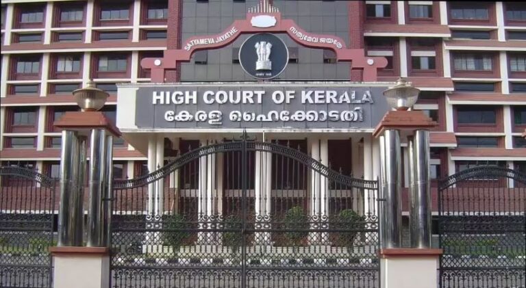 സർക്കാർ ജീവനക്കാരുടെ നമ്പറിലേക്ക് മുഖ്യമന്ത്രിയുടെ സന്ദേശങ്ങൾ അയക്കുന്നത് വിലക്കി ഹൈക്കോടതി; സർക്കാരിന് തിരിച്ചടി