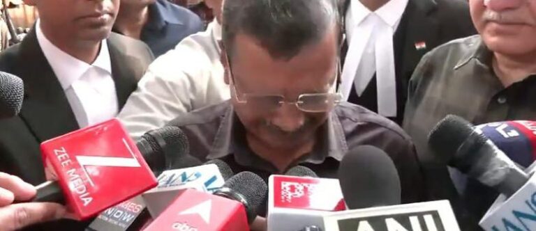 ഒരു തെറ്റും ചെയ്തിട്ടില്ല,&nbsp; ഇന്ന് സത്യം ജയിച്ചു; മാധ്യമങ്ങള്‍ക്ക് മുന്നില്‍ പൊട്ടിക്കരഞ്ഞ് കെജരിവാള്‍