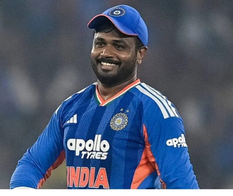 “സഞ്ജു ഫീവർ” സ്റ്റേഡിയത്തിനും പുറത്തും! അഹമ്മദാബാദിൽ ‘സാംസൺ’ ജഴ്സിക്ക് വൻ തിരക്ക്; നിമിഷങ്ങൾക്കകം സ്റ്റോക്ക് തീർന്നു, വിലയും കൂട്ടി കച്ചവടക്കാർ