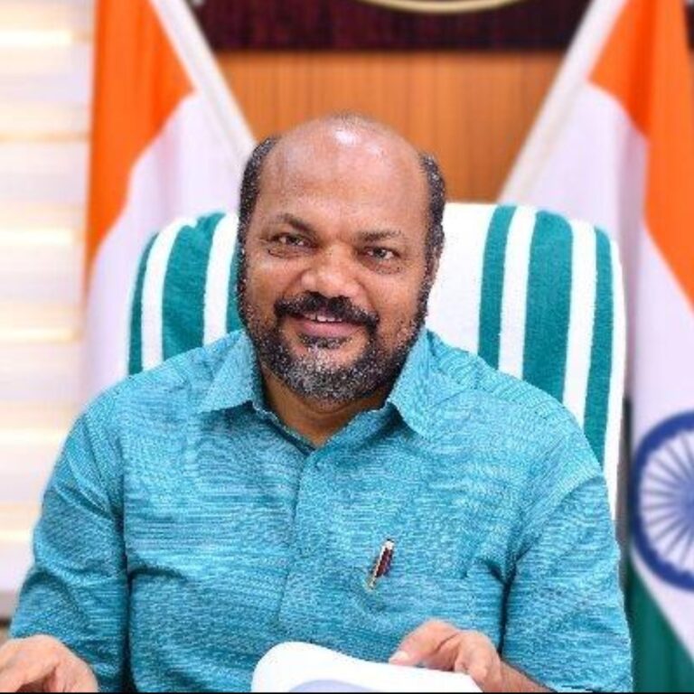 കളമശ്ശേരി വികസനം ചർച്ചയ്ക്ക്: P. Rajeev യു.ഡി.എഫ് സ്ഥാനാർത്ഥിയെ പരസ്യ സംവാദത്തിന് വെല്ലുവിളിച്ചു