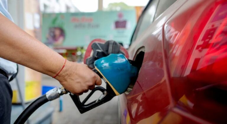 പശ്ചിമേഷ്യന്‍ സംഘര്‍ഷം; രാജ്യത്ത് പ്രീമിയം പെട്രോള്‍ വില വര്‍ധിച്ചു
