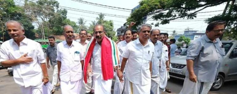 പികെ ശശീന്ദ്രന്റെ പത്രിക രസീത് വാങ്ങി അജ്ഞാതൻ ഓടി; എലത്തൂരിൽ നാമനിർദേശ പത്രിക സമർപ്പണത്തിനിടെ നാടകീയ രംഗങ്ങൾ