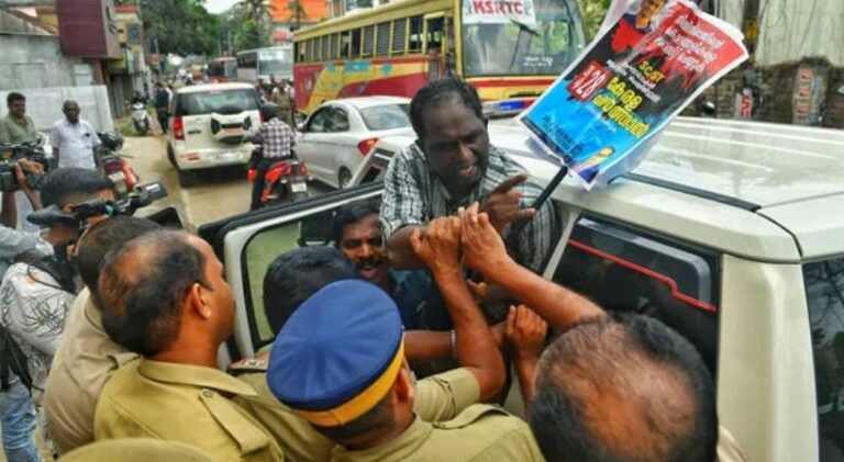 ദളിത് സംഘടനകള്‍ നടത്തിയ ഹര്‍ത്താല്‍ നേരിടുന്നതില്‍ പൊലീസിന് വീഴ്ചയുണ്ടായി: ഇന്റലിജന്‍സ് റിപ്പോര്‍ട്ട്