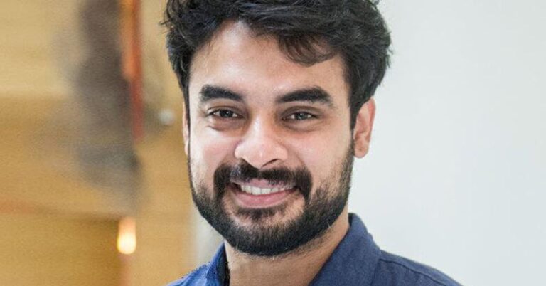 മലയാളസിനിമയ്ക്ക് യോജിച്ച മുഖമല്ലെന്ന് കളിയാക്കി, അഭിനയിപ്പിക്കാൻ പലരും പണം ആവശ്യപ്പെട്ടു; ടൊവിനോ തോമസ്