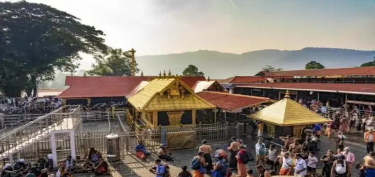അയ്യപ്പൻ നൈഷ്ഠിക ബ്രഹ്മചാരി, യുവതി പ്രവേശനം അനുവദിച്ച വിധി തെറ്റ്; കേന്ദ്ര സർക്കാർ സുപ്രീം കോടതിയിൽ