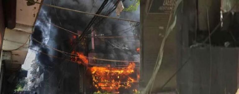 ഡൽഹിയിൽ ഹോട്ടലിൽ വൻ തീപിടിത്തം:&nbsp; 20 പേർ മരിച്ചെന്ന് റിപ്പോർട്ട്