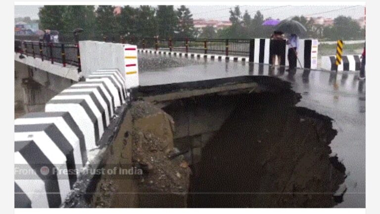 ഉദ്ഘാടനം കഴിഞ്ഞ് 16 ദിവസം മാത്രം; 16 കോടി ചെലവിട്ട പാലത്തിന്റെ റോഡ് ഇടിഞ്ഞു